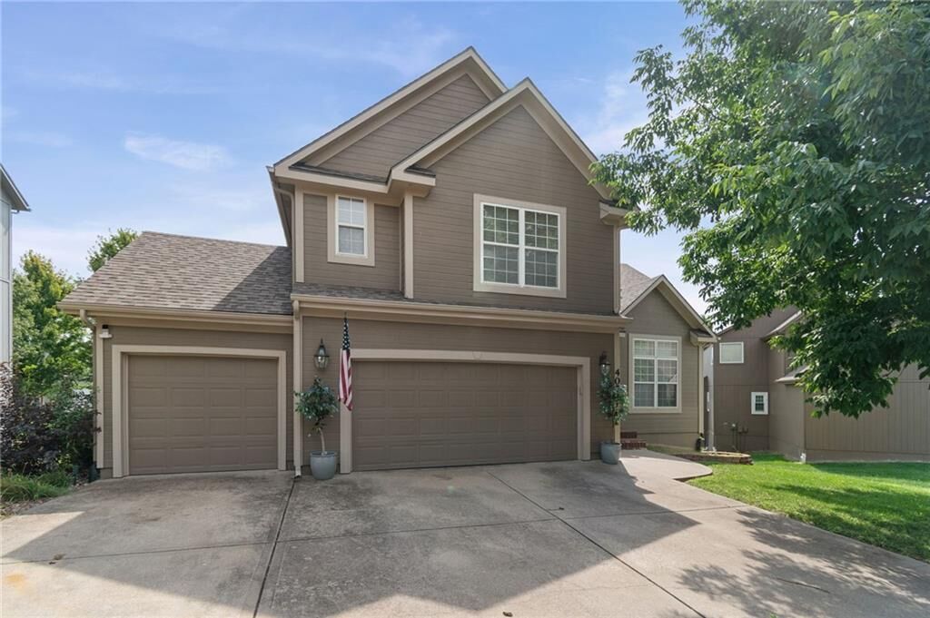 Property Photo: 405 SW Gentry Lane MO 64081