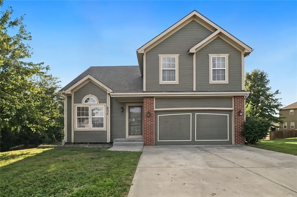 Property Photo:  802 N Cypress Circle  MO 64060 