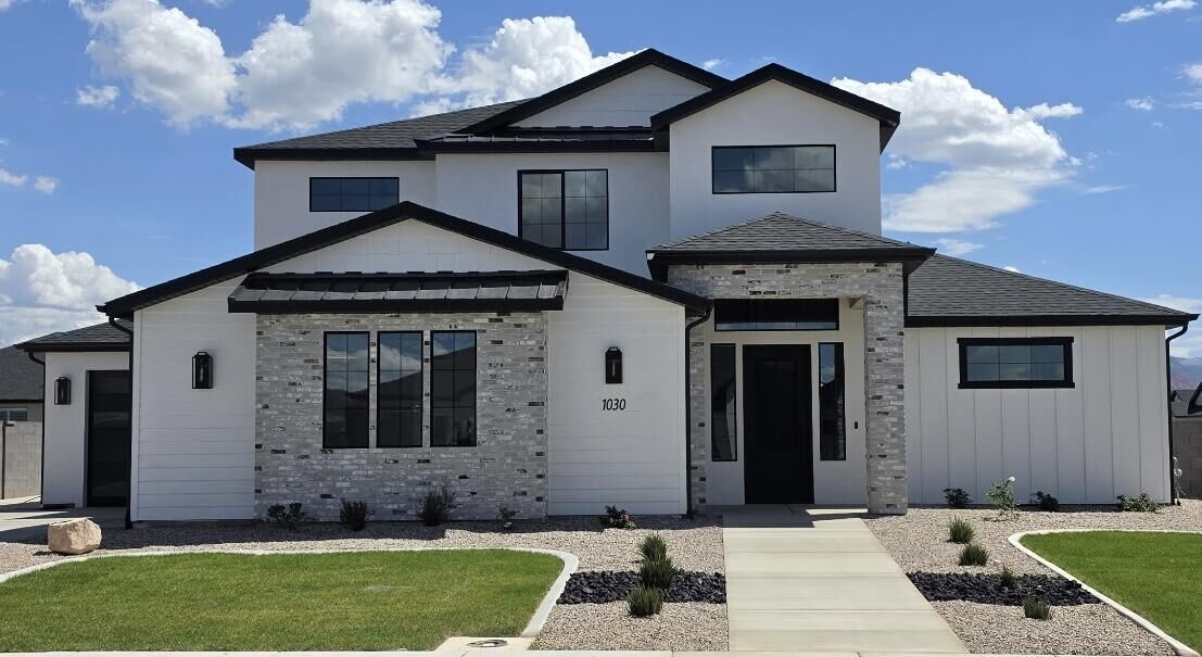 Property Photo: 1030 N Reese St UT 84721