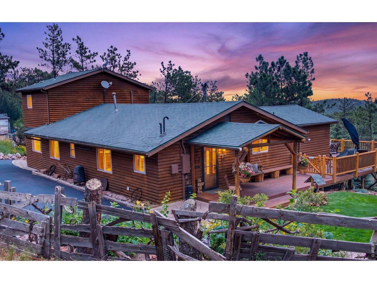 Property Photo:  3050 Rainbow Ln  CO 80537 
