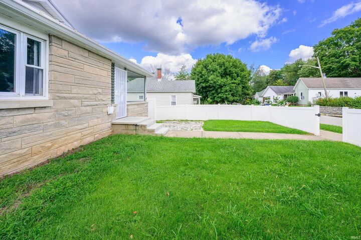 Property Photo: 918 W 4th Street IN 47404