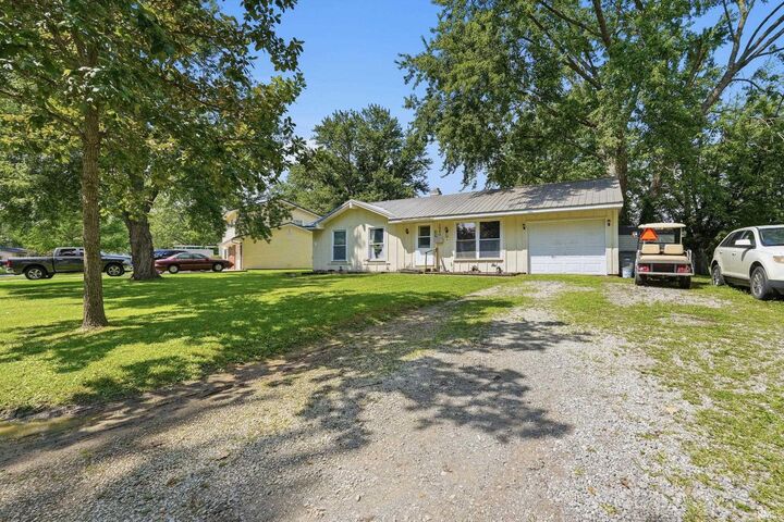 Property Photo:  1040 Parkview Dr  IN 46733 
