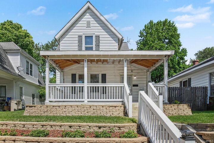 Property Photo: 1119 E Bowman Street IN 46613-3119