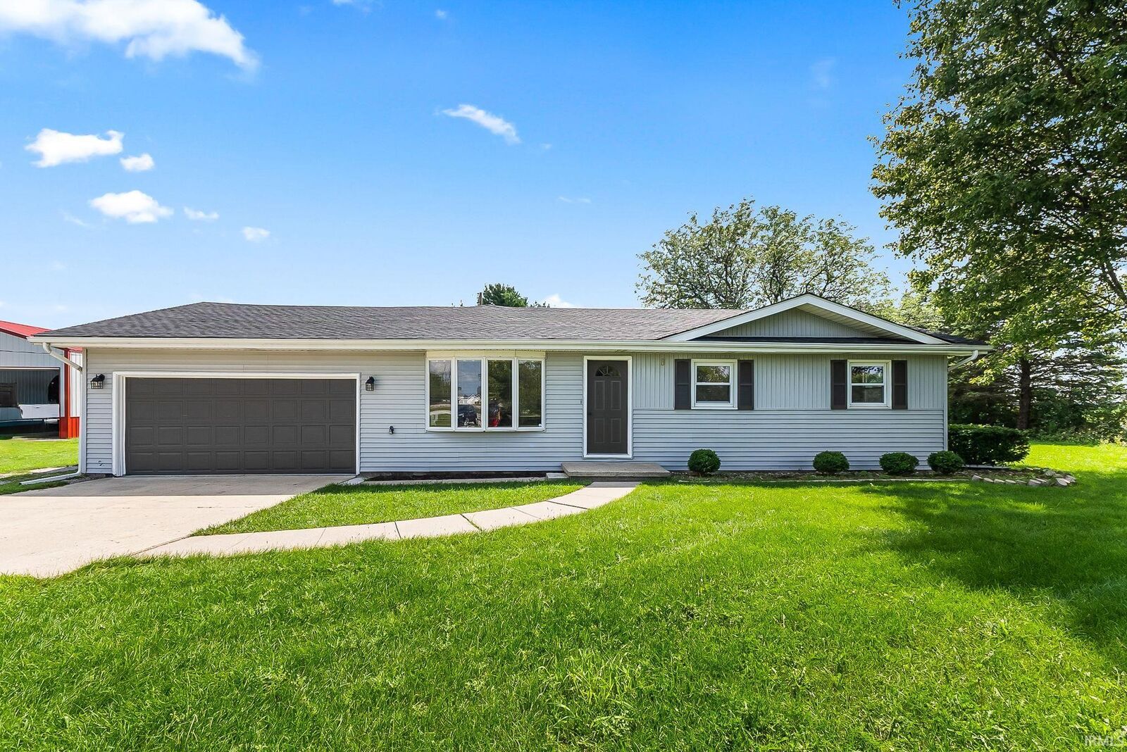 Property Photo:  21722 N State Road 101  IN 46797-9555 