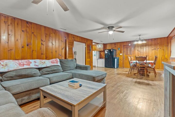 Property Photo:  1112 Pine Street  TX 75644 