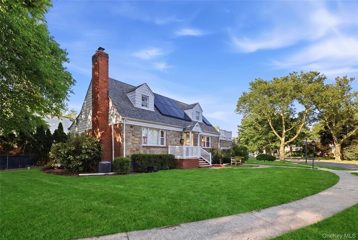 Property Photo:  47 Sperry Court  NY 11040 