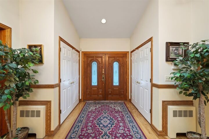 Property Photo:  6 Orchard Hill Drive  NY 10952 
