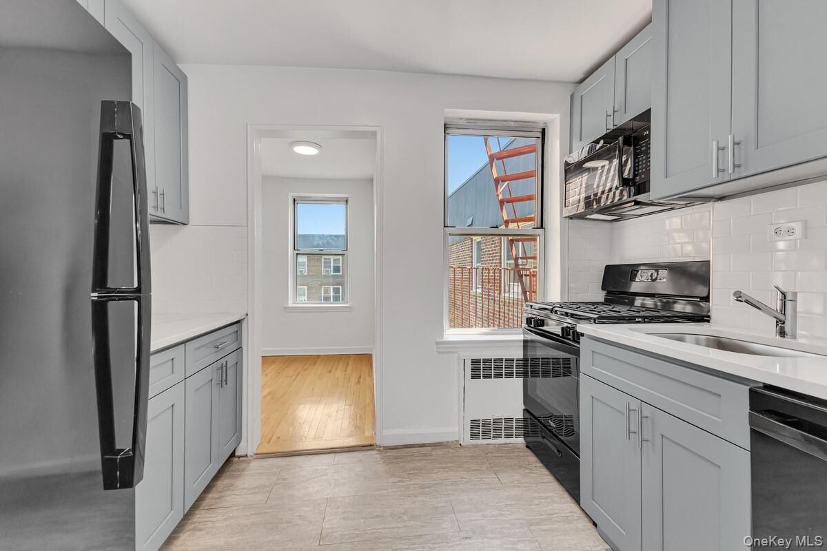 Property Photo:  67-10 108th Street 108th Street 6A  NY 11375 