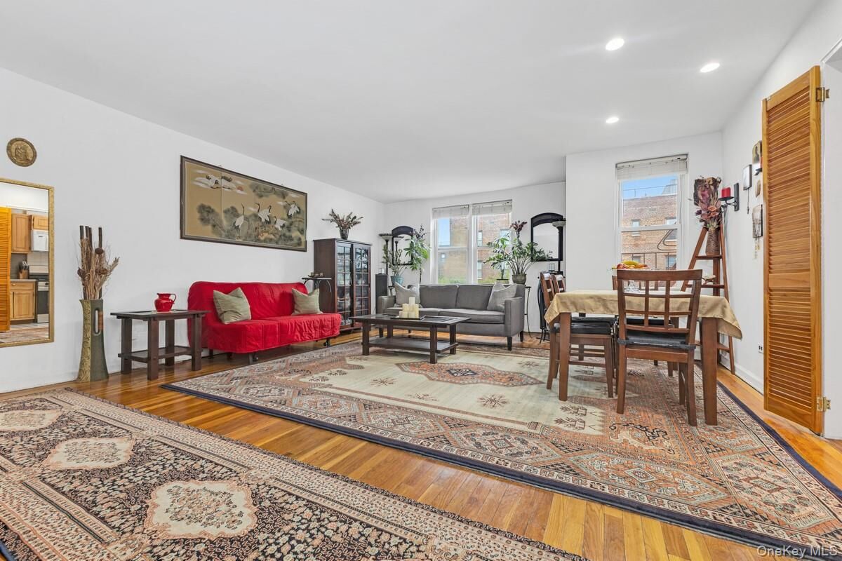 Property Photo:  66-33 Yellowstone Boulevard 5B  NY 11375 