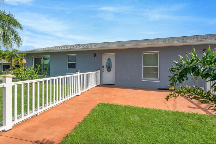 Property Photo:  2054 Saffold Park Drive  FL 33570 