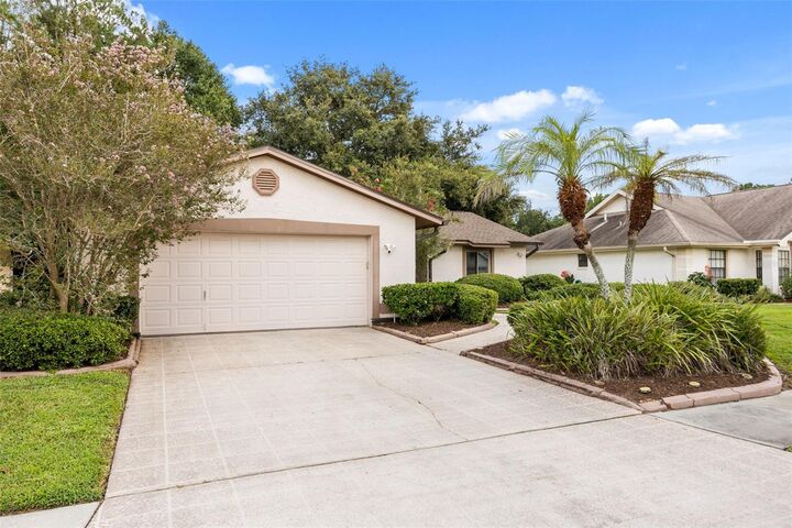 Property Photo: 11813 Scotty Drive FL 32821