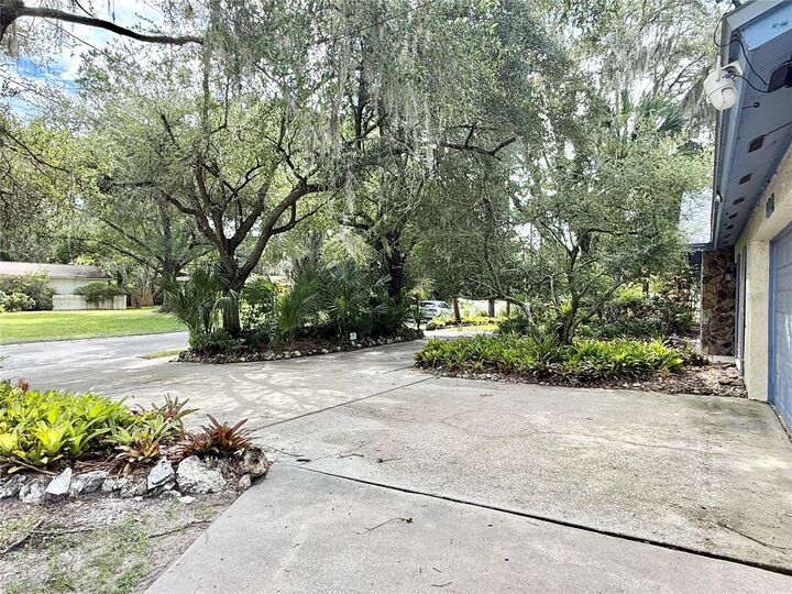 Property Photo:  901 W River Dr  FL 33617 