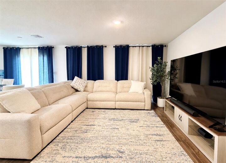 Property Photo:  1242 Chester Avenue  FL 33844 