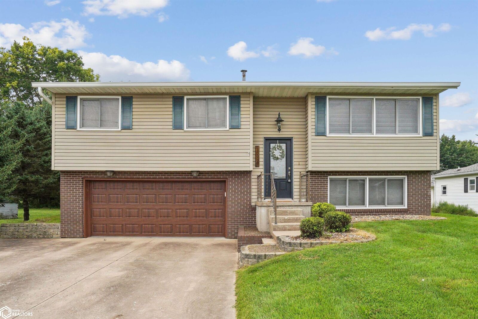 Property Photo: 407 33rd Street IA 52627