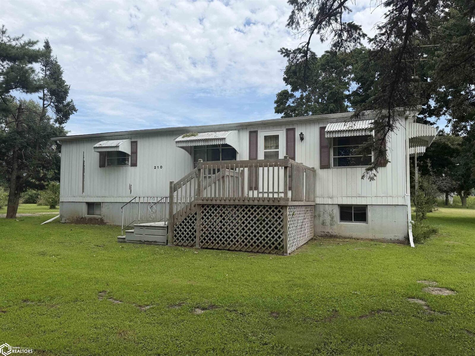Property Photo:  210 Shady Lane  IA 52655 