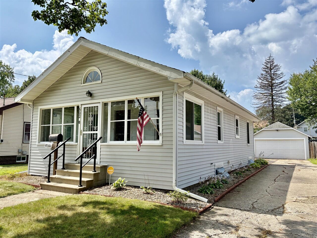 Property Photo: 602 Seventh Street MI 49203-1653