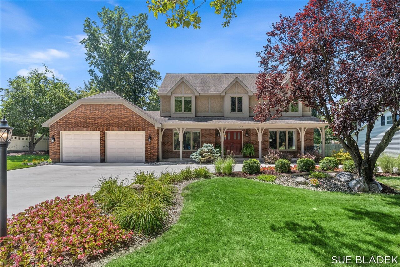 Property Photo:  152 Sorrento Drive  MI 49423-6618 