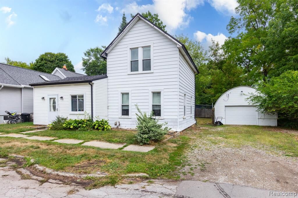 Property Photo: 172 Higgins Street MI 48446 2235