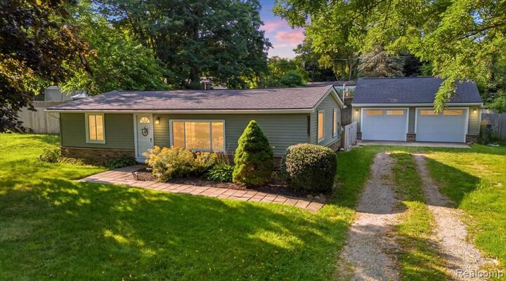 Property Photo: 9239 Villa Crest Drive MI 48346 1864