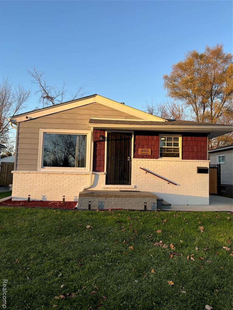 Property Photo:  26912 Colgate Street  MI 48141 3108 