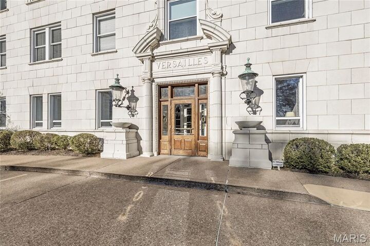 Property Photo:  701 S Skinker Boulevard 303  MO 63105 