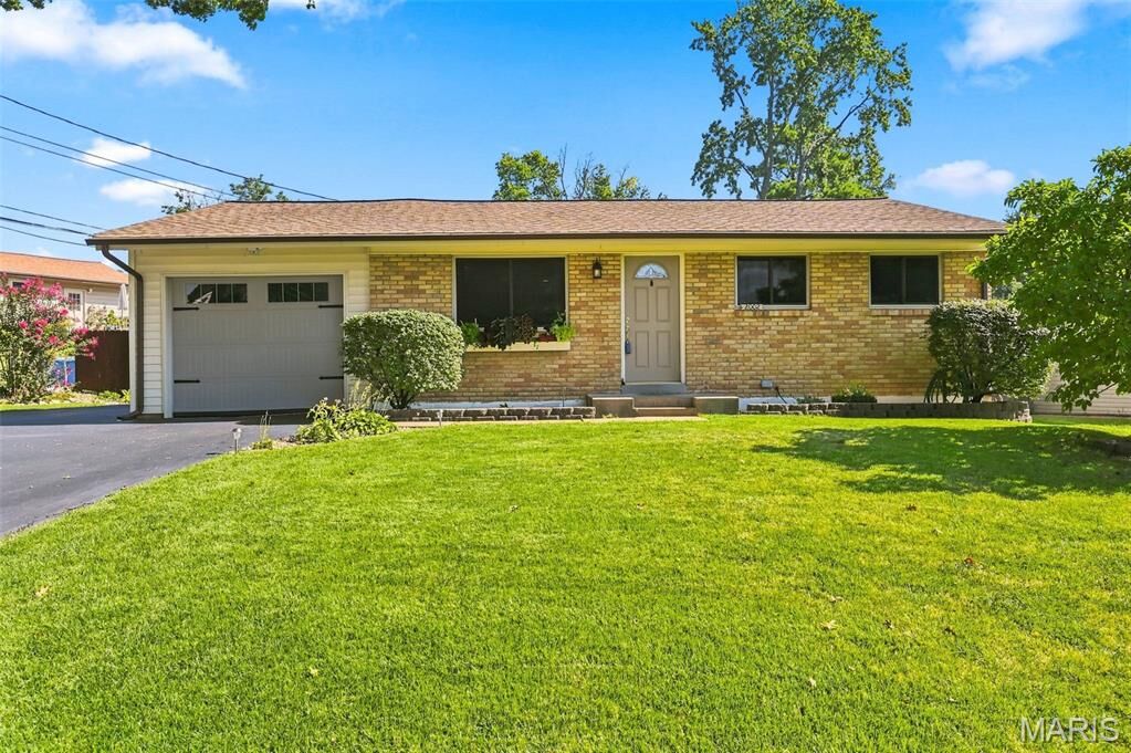 Property Photo: 2002 Janiculum Drive MO 63026