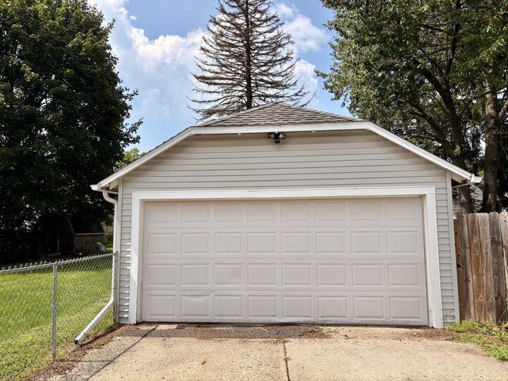 Property Photo:  602 Seventh Street  MI 49203 