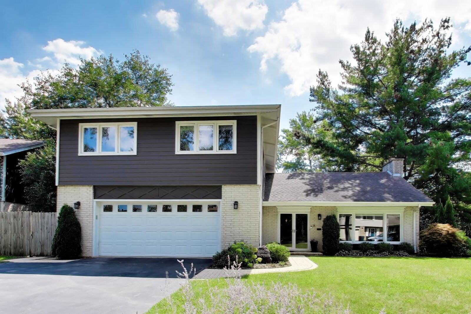 Property Photo: 1919 Sunnyside Circle IL 60062