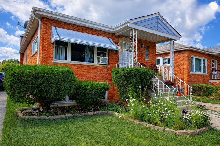 Property Photo: 3724 S 60th Court IL 60804