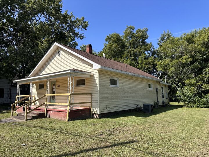 Property Photo: 507 N Jackson Street IL 62896