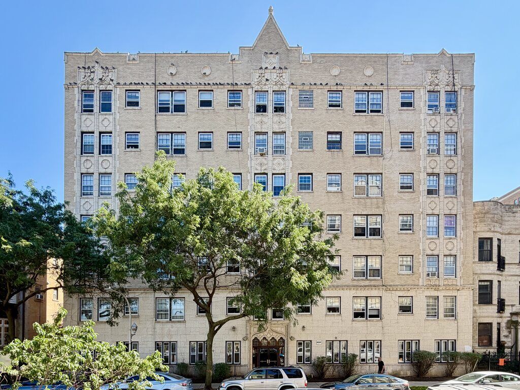 Property Photo: 917 W Eastwood Avenue 307 IL 60640