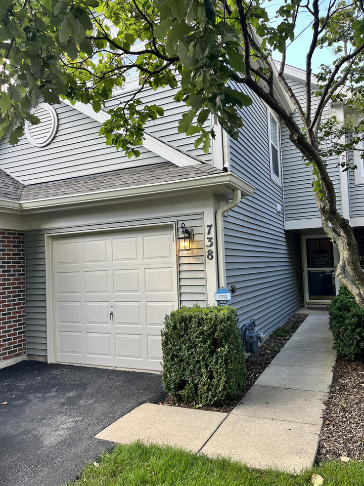 Property Photo: 738 Shady Oaks Court IL 60120