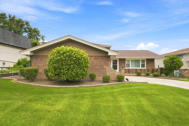 Property Photo: 8828 W 98th Street IL 60465