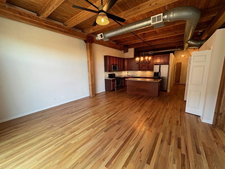 Property Photo:  2806 N Oakley Avenue 408  IL 60618 