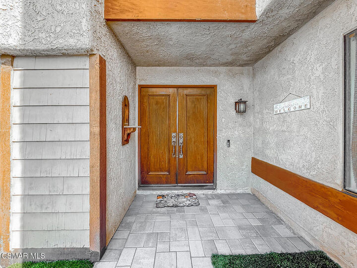 Property Photo: 564 Strauss Drive CA 91320