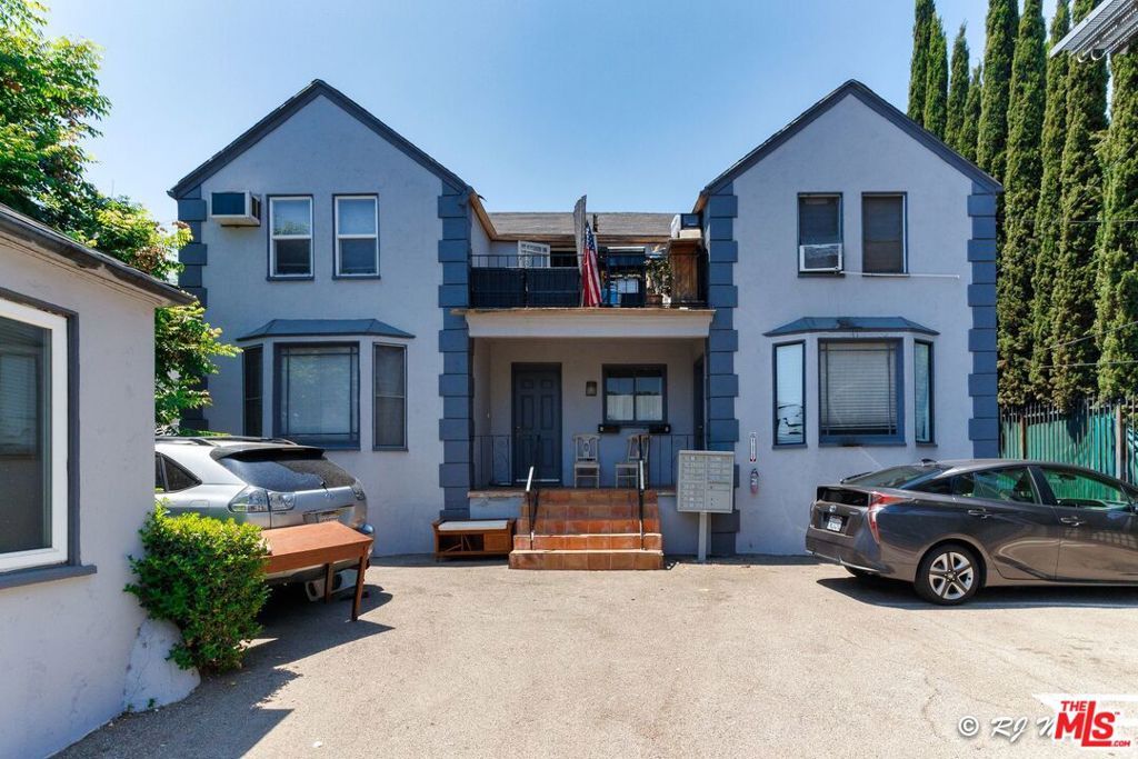 Property Photo:  11472 Ventura E  CA 91604 