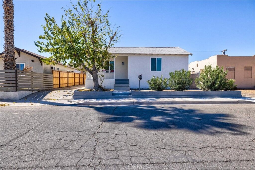 Property Photo: 124 W Fredricks CA 92311