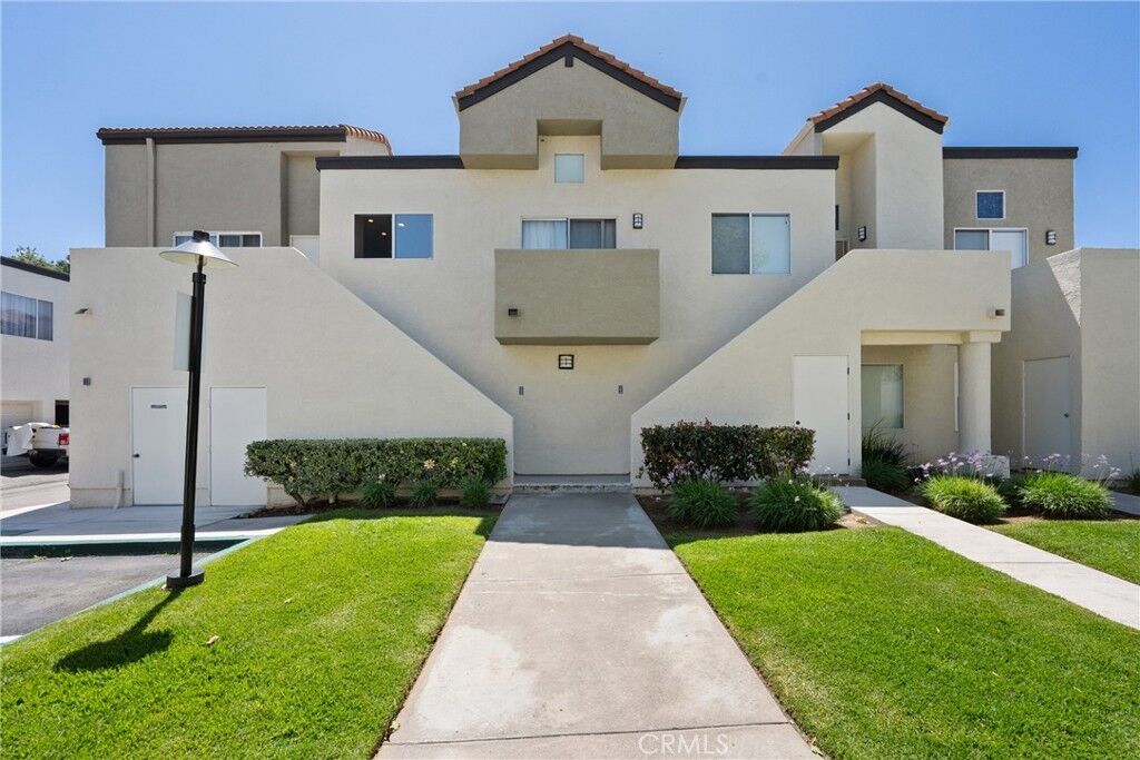 Property Photo: 21200 Trumpet 205 CA 91321