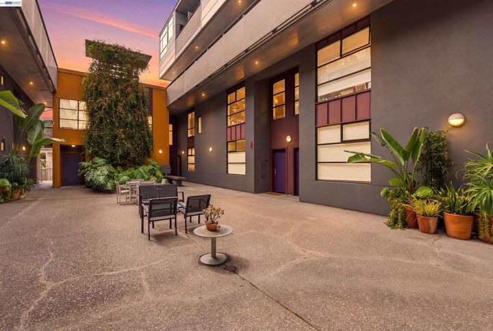 Property Photo:  6501 San Pablo Ave 407  CA 94608-1380 