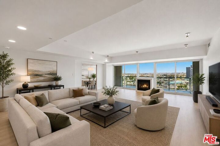 Property Photo:  13600 Marina Pointe Drive 907  CA 90292 