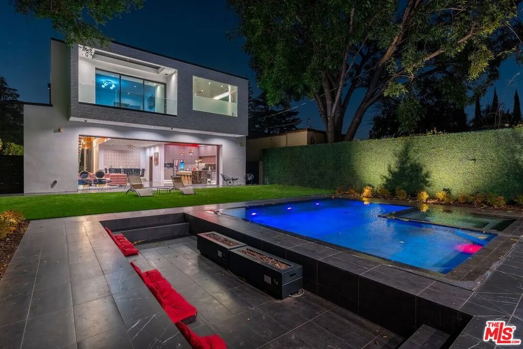 Property Photo:  11246 Kling Street  CA 91602 