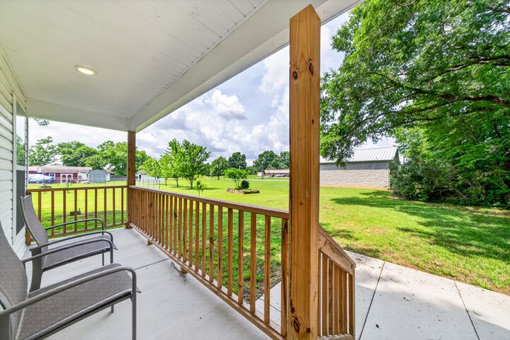 Property Photo:  207 Lincoln St  TN 37166 