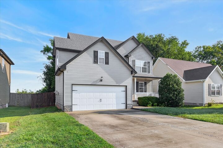 Property Photo: 566 Falkland Circle TN 37042