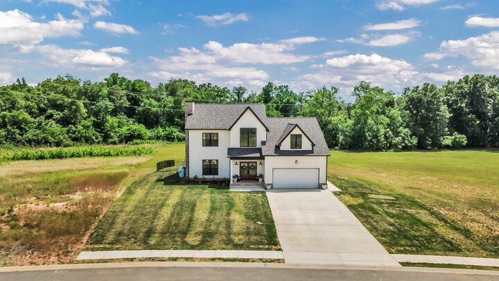 Property Photo: 4862 Royal View Way TN 37040