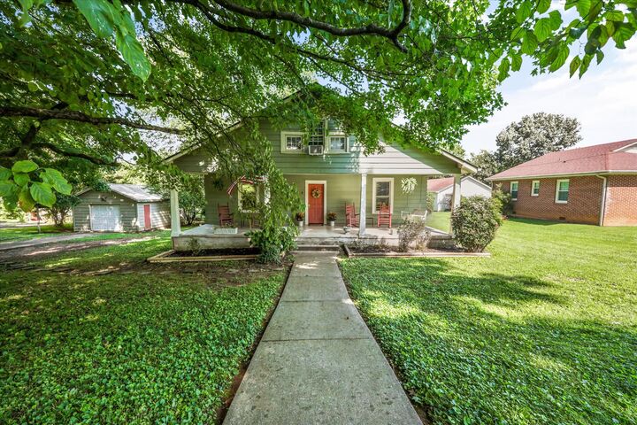 Property Photo: 8 W Farrell St TN 37826