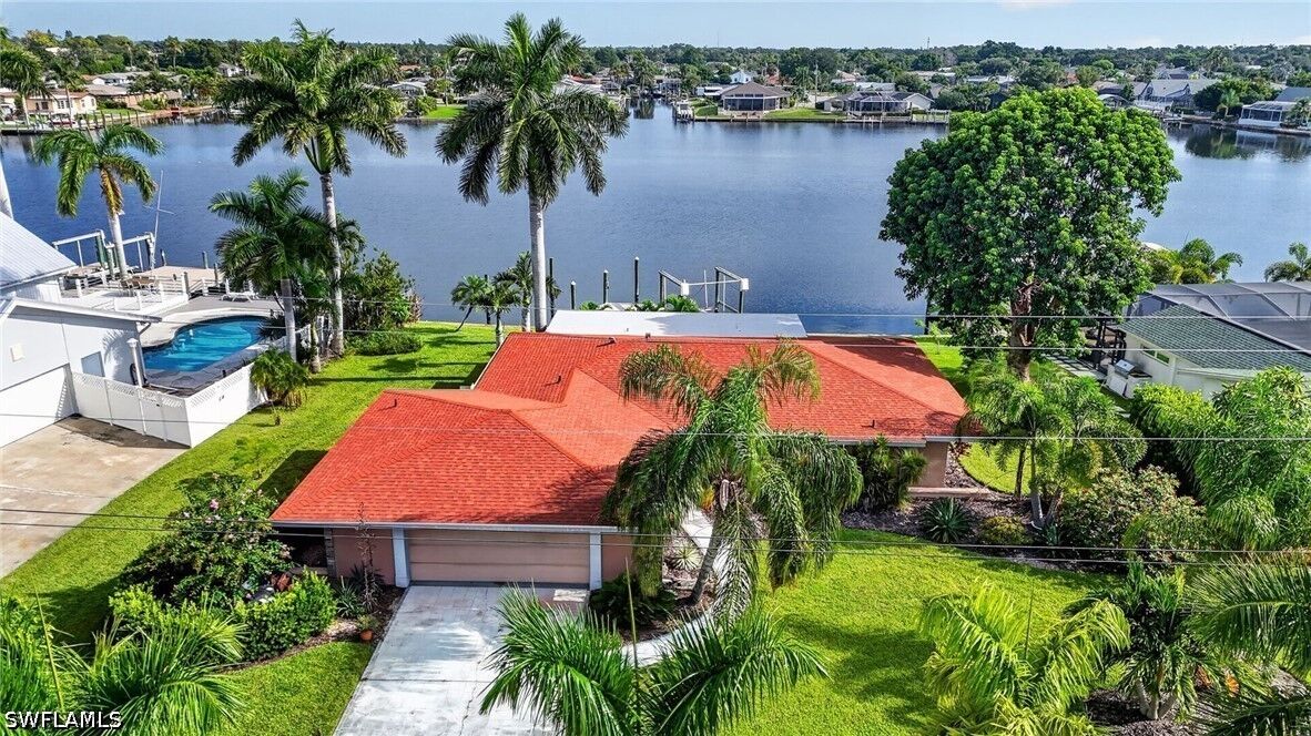 Property Photo:  1802 Lakeview Boulevard  FL 33903 