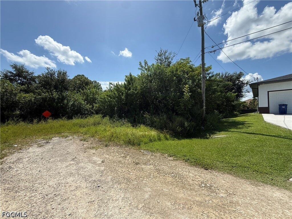 Property Photo: 2501 43rd Street SW FL 33976