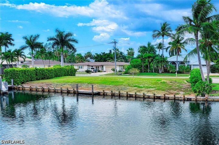 Property Photo: 1511 Jamaica Court FL 34145