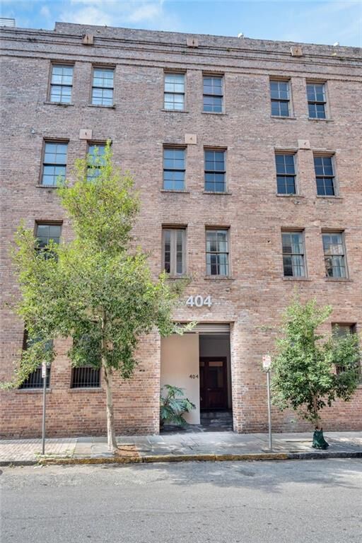 Property Photo:  404 Notre Dame Street Ph2  LA 70130 