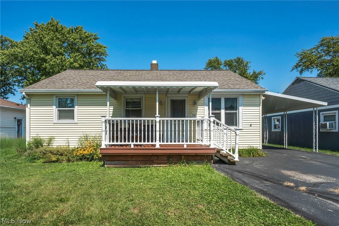 Property Photo:  941 Woodstock Road  OH 44095 